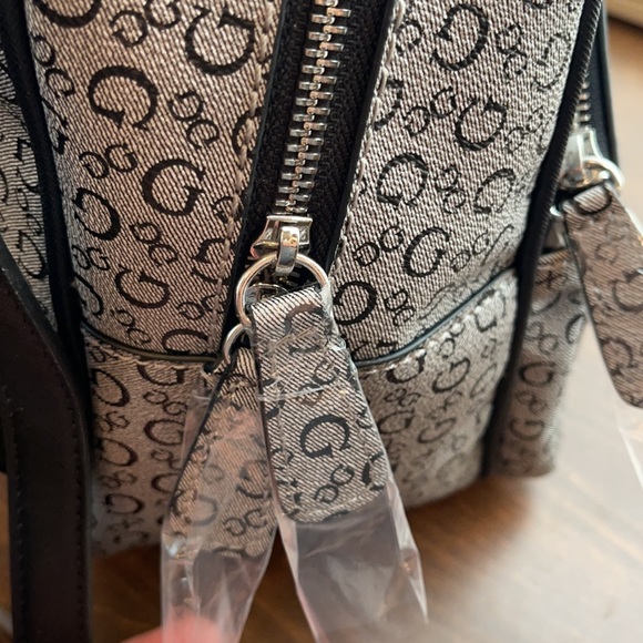 NWT Guess backpack - Picture 4 of 7